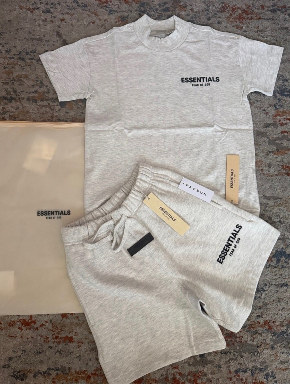 ESSENTIALS Kids Light Oat Sweatshorts + T SHIRT SET